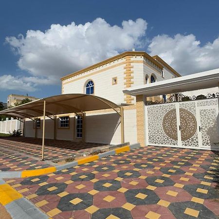 International Abu Dhabi Hostel Экстерьер фото