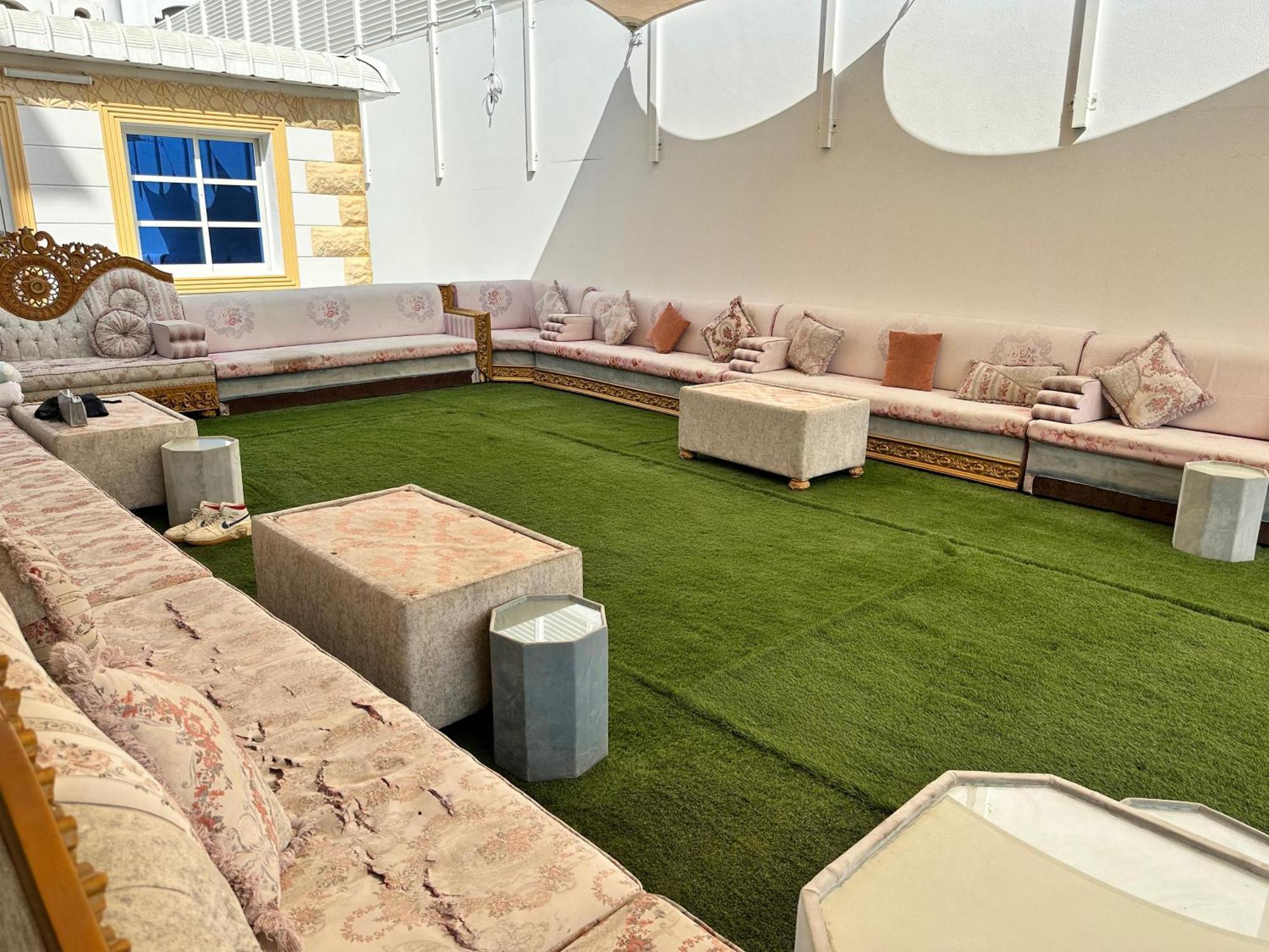 International Abu Dhabi Hostel Экстерьер фото